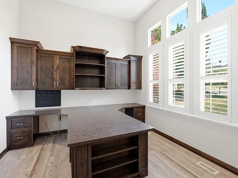 722 W Webb Rd — Photo 6
