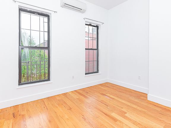 4th image of 273 Driggs Ave #4RK