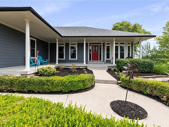 4th image of 20407 Country Club Dr