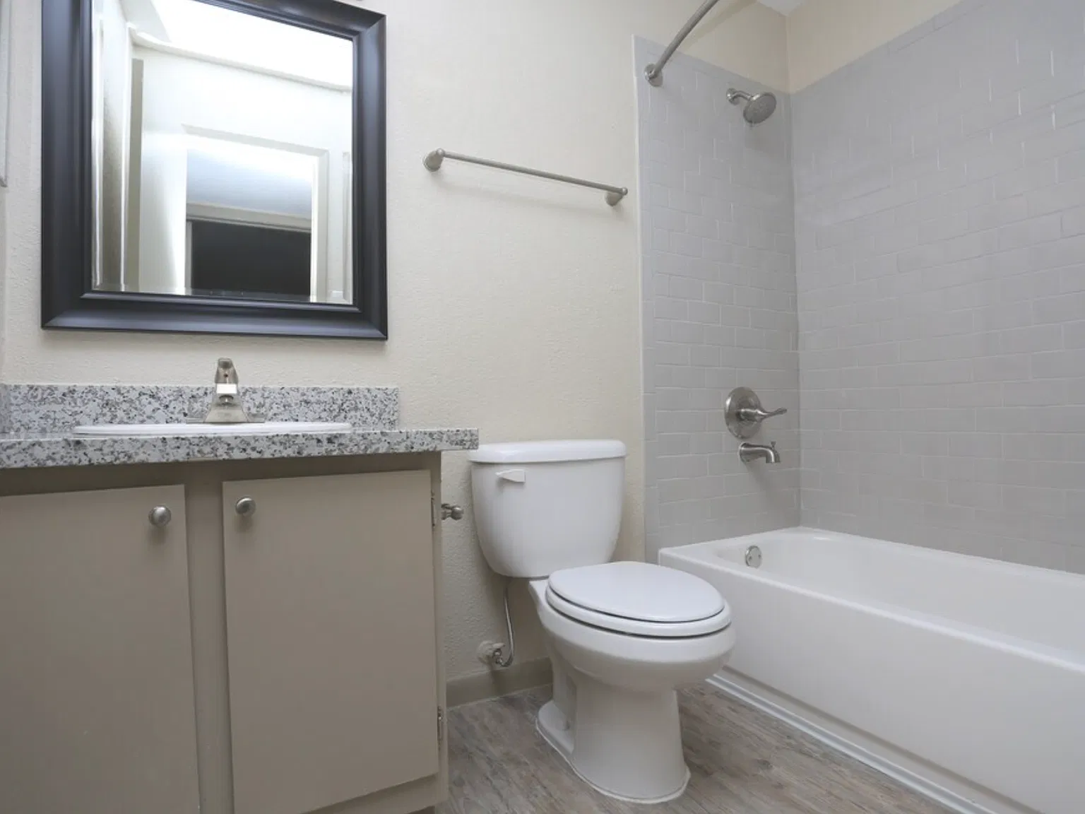 Willowbrook Apartments — Photo 4