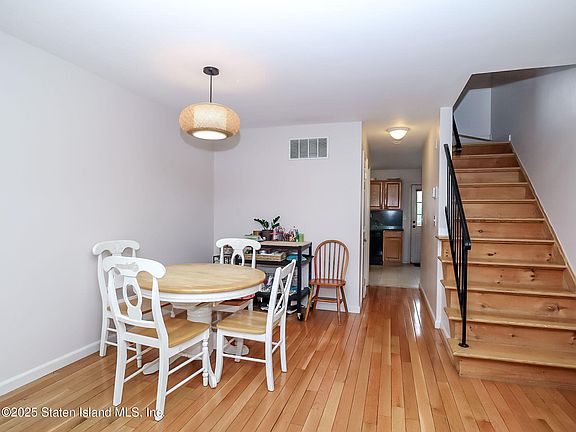 5th image of 72 Lyceum Ct