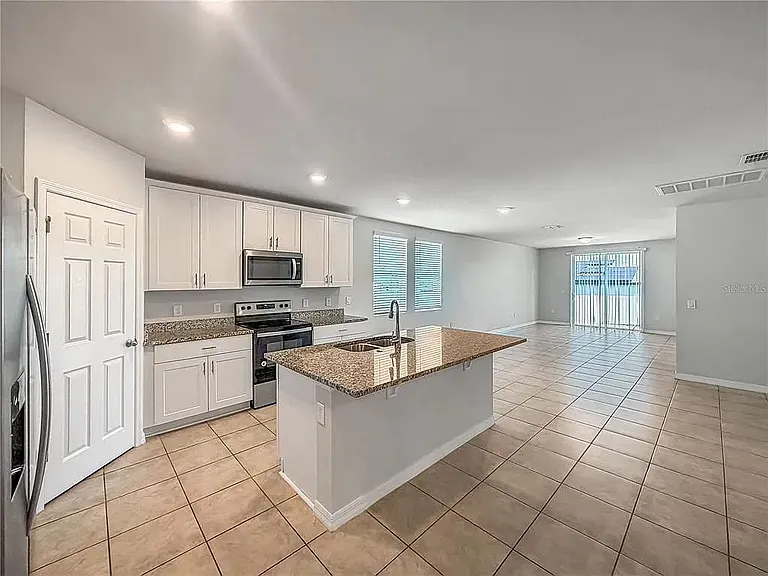 864 Teton St — Photo 4