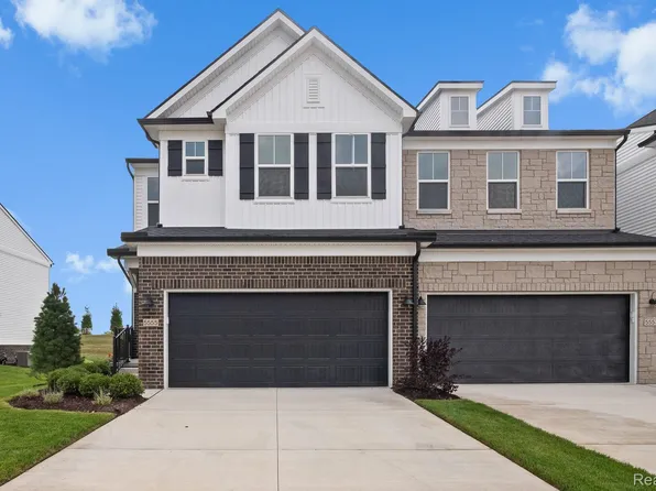 5580 E Spaniel Dr, Ann Arbor, MI 48108