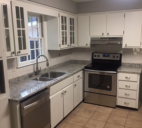 NEW granite, ss appliances.