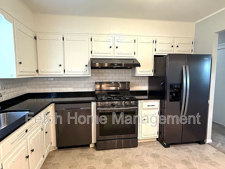 417 Surrey Dr — Photo 8