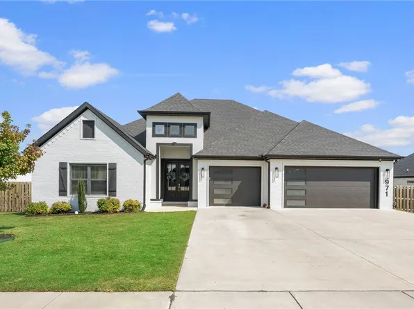 971 Osage View Dr, Bentonville, AR 72713