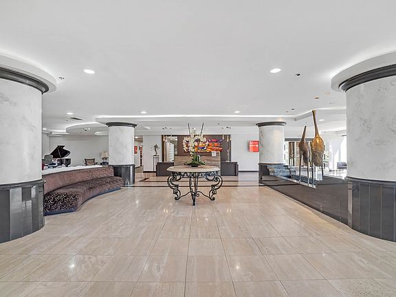 3rd image of 3111 Bel Air Dr Unit 5E