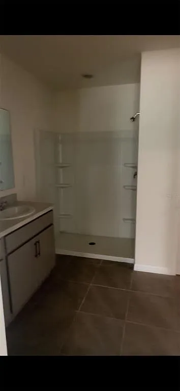 4 bed, 2.0 bath, 1828 sqft, $2,400 — Photo 4