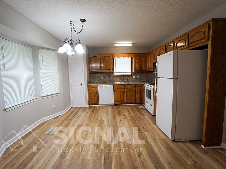 617 Ozark Ct — Photo 6