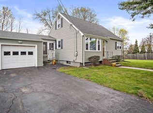 27 Richard Cir, Woburn, MA 01801