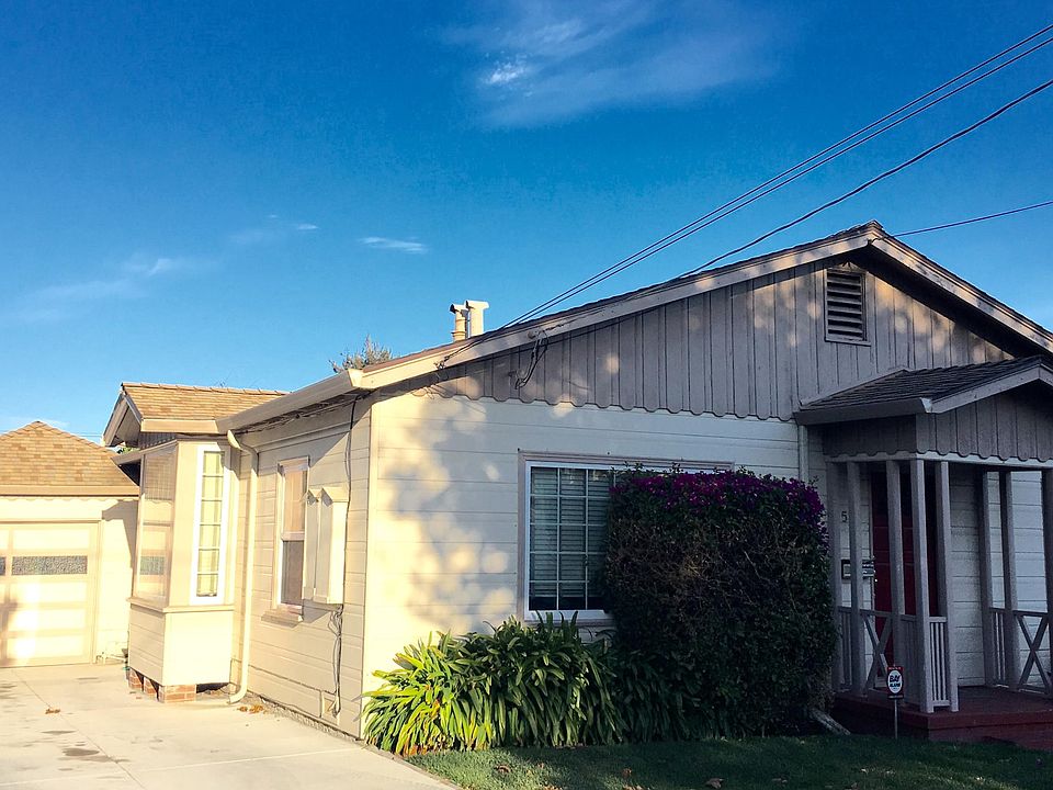 Adorable 2 bedroom + sunroom