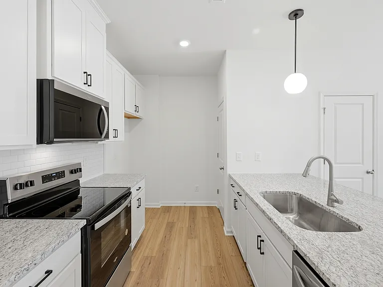 210 Parker Ln — Photo 8