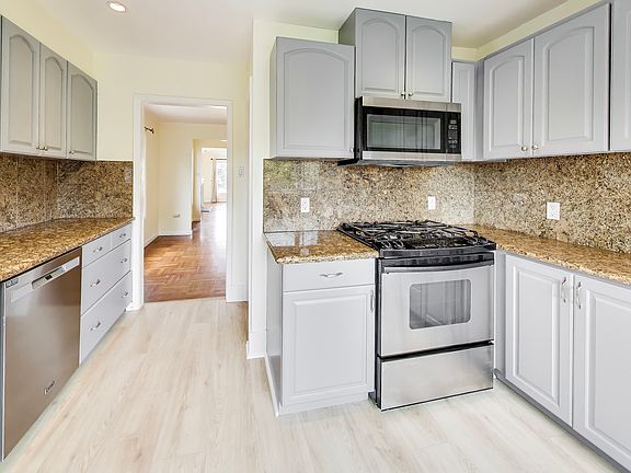 5th image of 163 Clearfield Dr