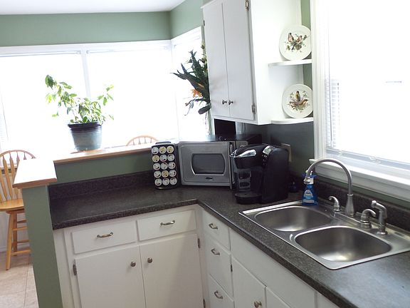 Bright and clean kitchen!