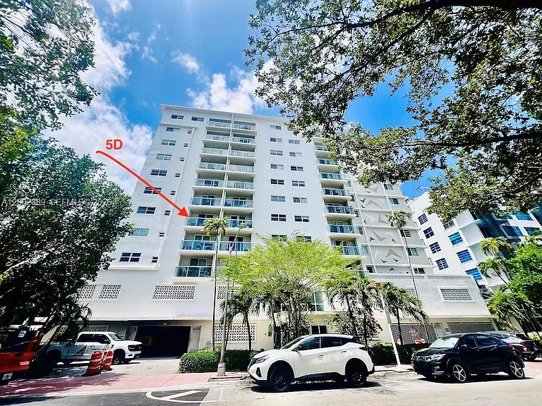 1750 James Ave #5D — Photo 1