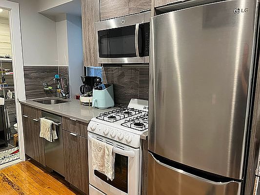 1st image of 139 E 110th St APT 21