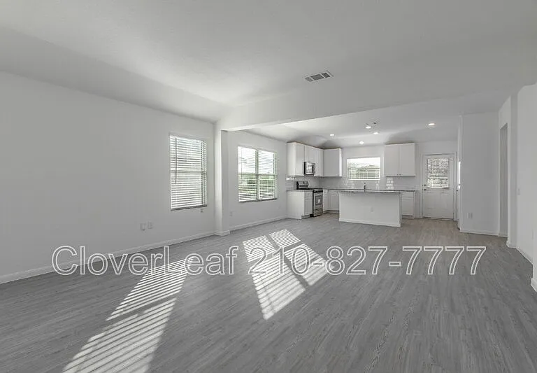 706 Red Field Way — Photo 8