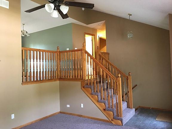 3rd image of 1127 SW Eastman Ct
