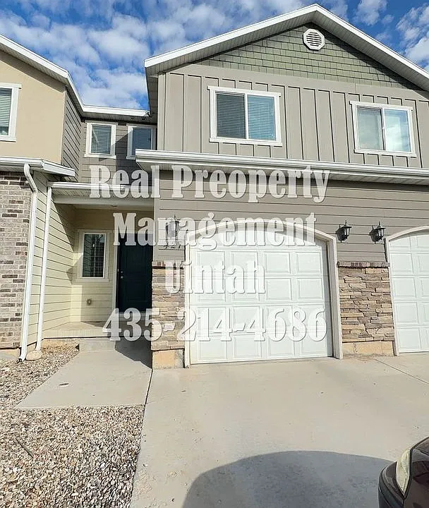 427 E Red Fox Ln