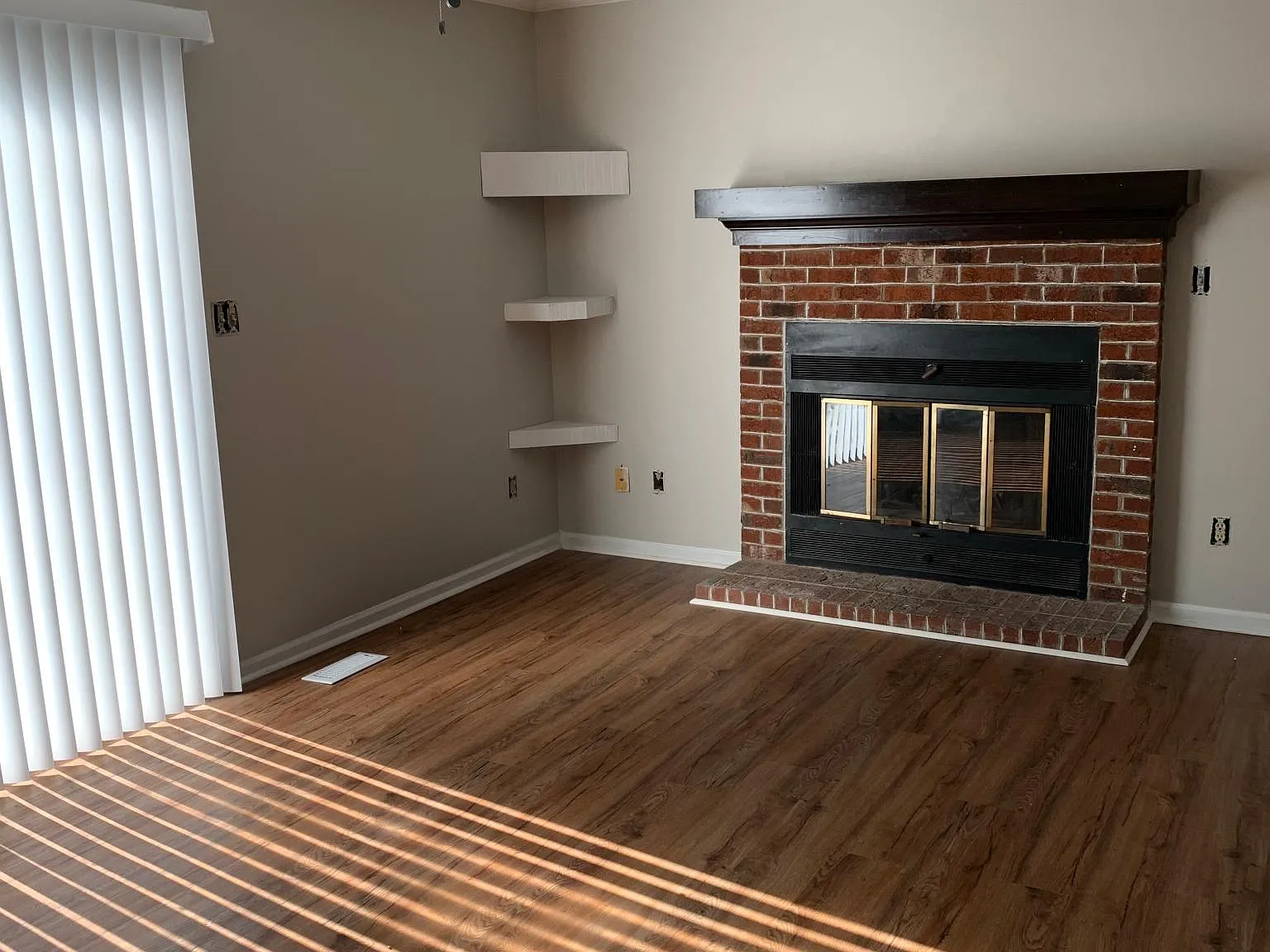 3 bed, 2.5 bath, 1285 sqft, $1,750 — Photo 2