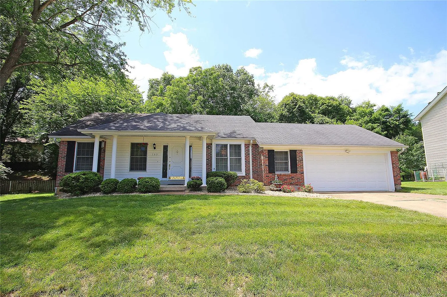 709 Woodmore Oaks Ct photo 1