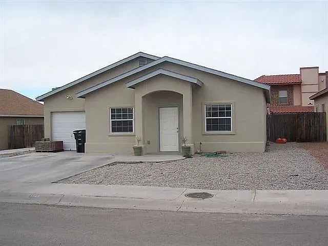 3 bed, 1256 sqft, $1,300 — Photo 1