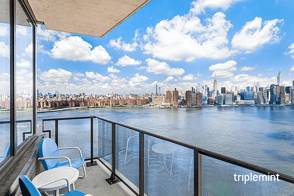 Sold by Triplemint | media 1