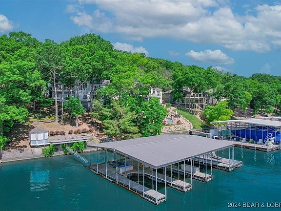 2nd image of 884 Palisades Dr