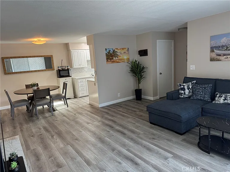 11138 Aqua Vista St — Photo 4