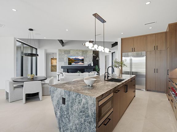 3rd image of 1002 S Dells Point