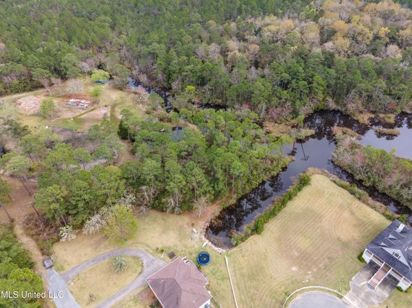Lake Geneva Dr, Ocean Springs, MS 39564