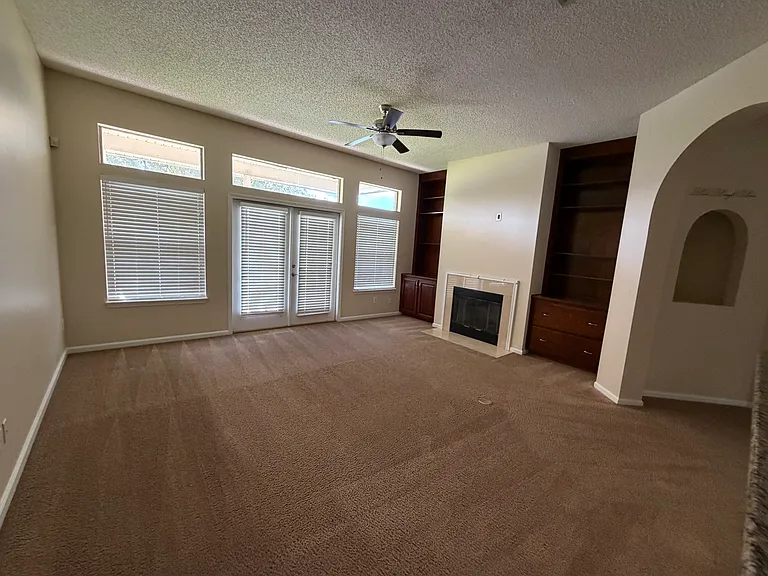 6304 Lake Plantation Dr — Photo 12