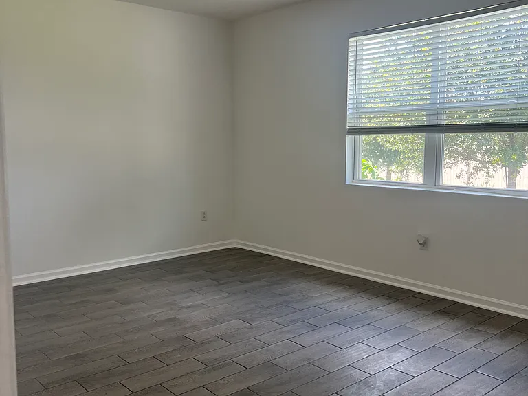 303 Irving Bend Dr — Photo 10