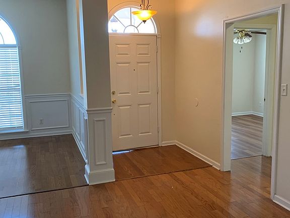 3rd image of 3839 Edinburg Cir