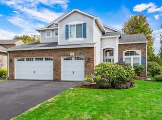 210 Ellis Rd, Lake In The Hills, IL 60156