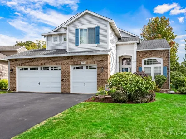 210 Ellis Rd, Lake In The Hills, IL 60156