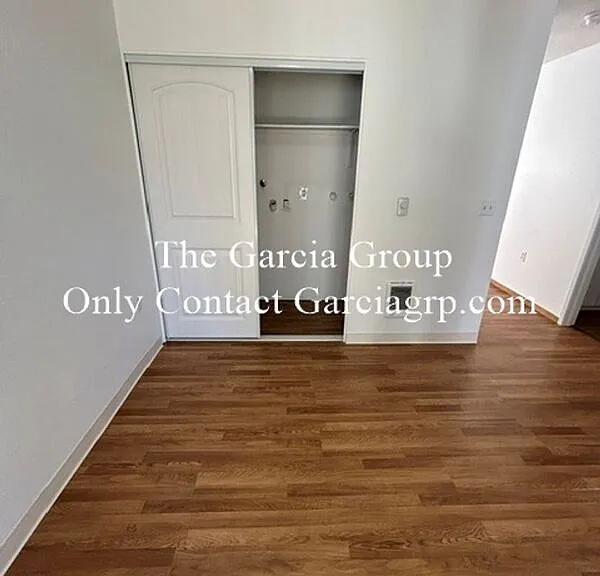 12812 E Burnside St — Photo 4