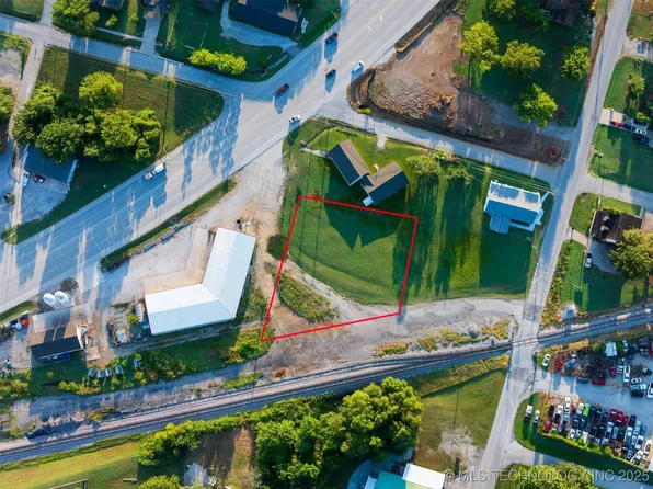 5 S Highway 51, Coweta, OK 74429