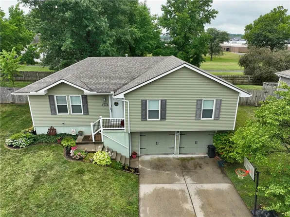 717 Feldspar St, Kearney, MO 64060