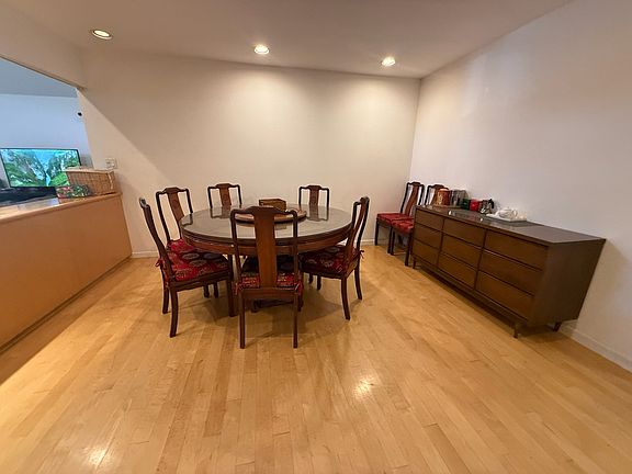 4th image of 1359 Primrose Way