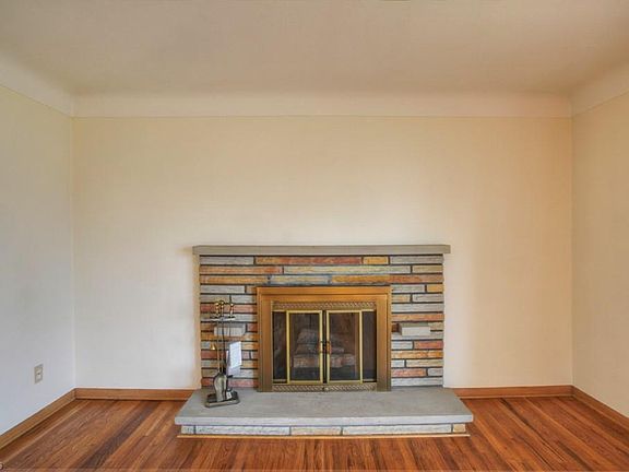 5th image of 7830 Selwick Dr