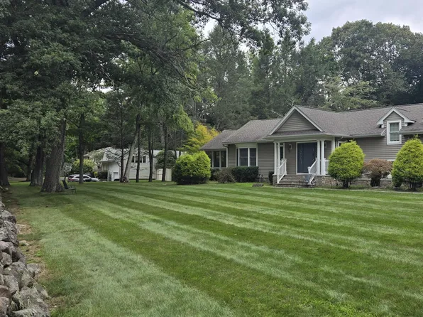 13 Victory Rd, Suffern, NY 10901
