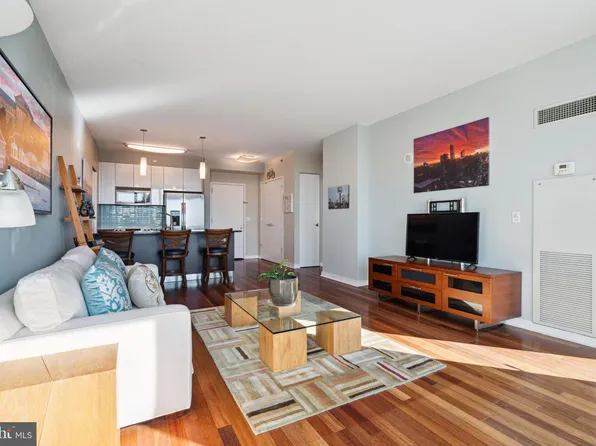 2101 Market St Unit 1505, Philadelphia, PA 19103
