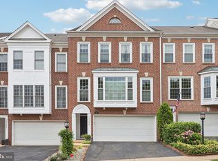 3399 Governors Crest Ct, Alexandria, VA 22310