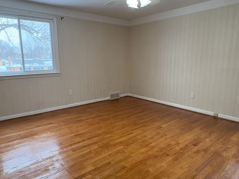 18270 Spring Ct S — Photo 21