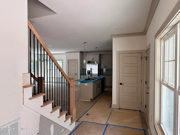 664 Wren Ln — Photo 2