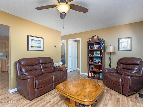 4th image of 1174 Crosby Ln