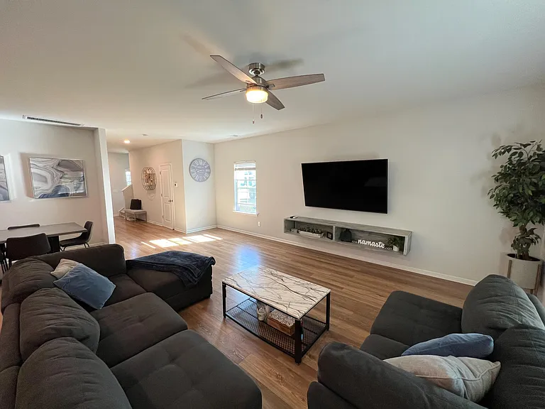 523 Merrywood Dr — Photo 2