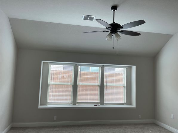 724 Jaguar Rdg, Godley, TX 76044