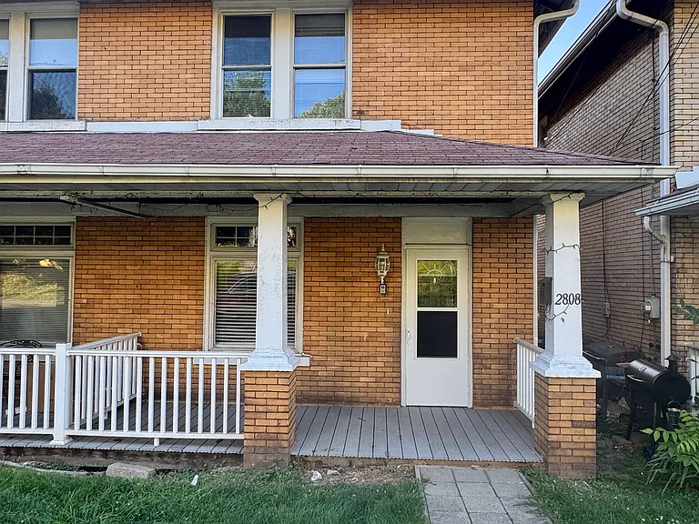 2808 Kenilworth St — Photo 1
